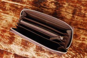 お札の角が折れない財布『ラウンドファスナー財布』